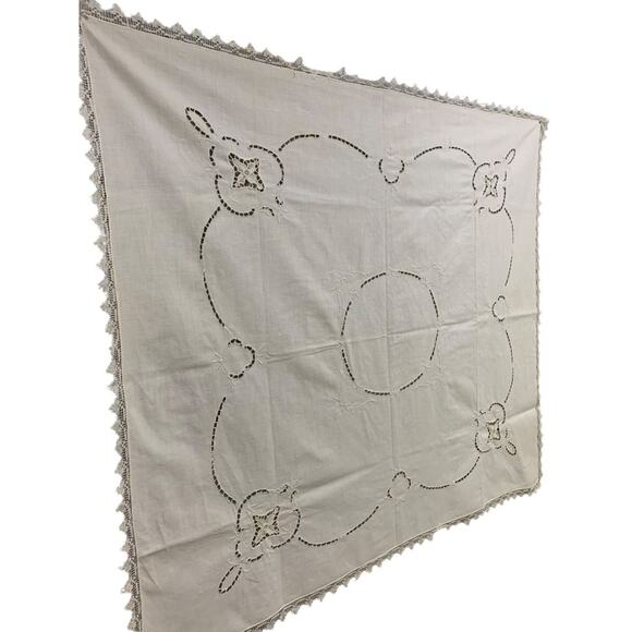 Vintage Ivory Linen Tablecloth Lace Edge 33" x 36" - Picture 2 of 7